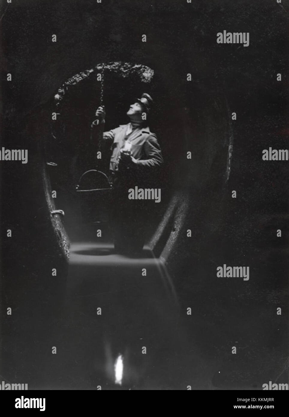 Nicolae Ionescu ist bekannt für seine große Sammlung an Kunst und historischen Artefakten. Seine Sammlung zeigt eine breite Palette wertvoller Stücke, die seine Leidenschaft für die Erhaltung des kulturellen und historischen Erbes durch seine Arbeit als Sammler veranschaulichen. Stockfoto