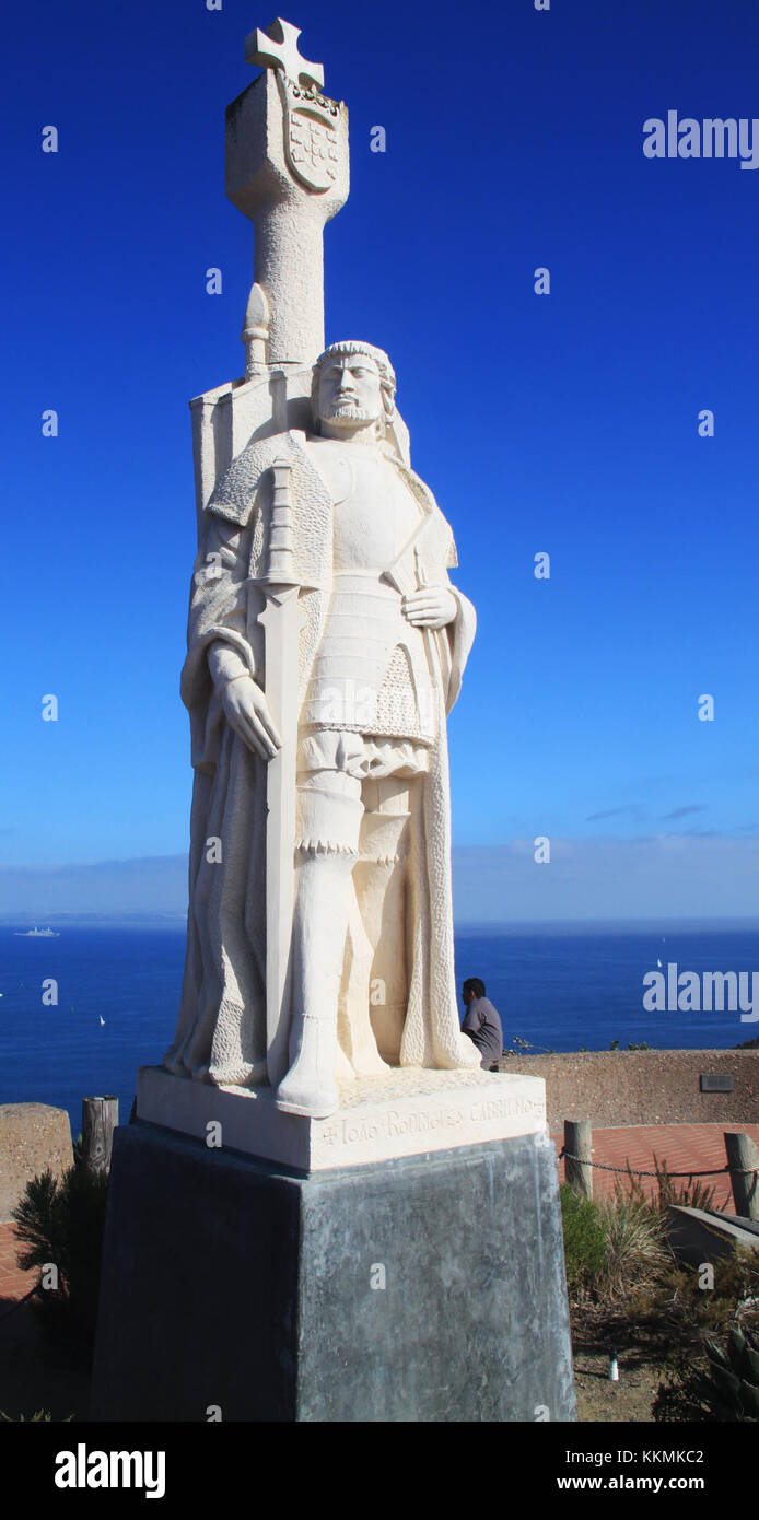 Das Cabrillo National Monument am Point Loma in San Diego, Kalifornien, erinnert an die Landung von Juan Rodríguez Cabrillo im Jahr 1542, was ein bedeutendes Ereignis bei der europäischen Erkundung der Pazifikküste darstellt. Stockfoto Das Cabrillo National Monument am Point Loma in San Diego, Kalifornien, erinnert an die Landung von Juan Rodríguez Cabrillo im Jahr 1542, was ein bedeutendes Ereignis bei der europäischen Erkundung der Pazifikküste darstellt. Stockfoto