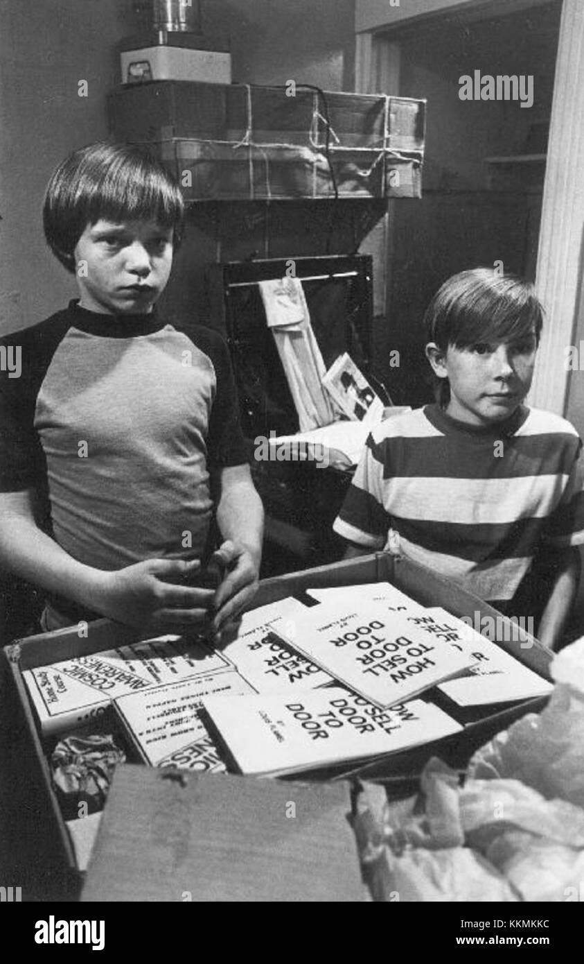 Amazing Cosmic Awareness of Duffy Moon ist ein Science-Fiction-TV-Special aus dem Jahr 1976 mit der Figur Duffy Moon. Es geht um Themen des kosmischen Bewusstseins und futuristischer Konzepte. Stockfoto