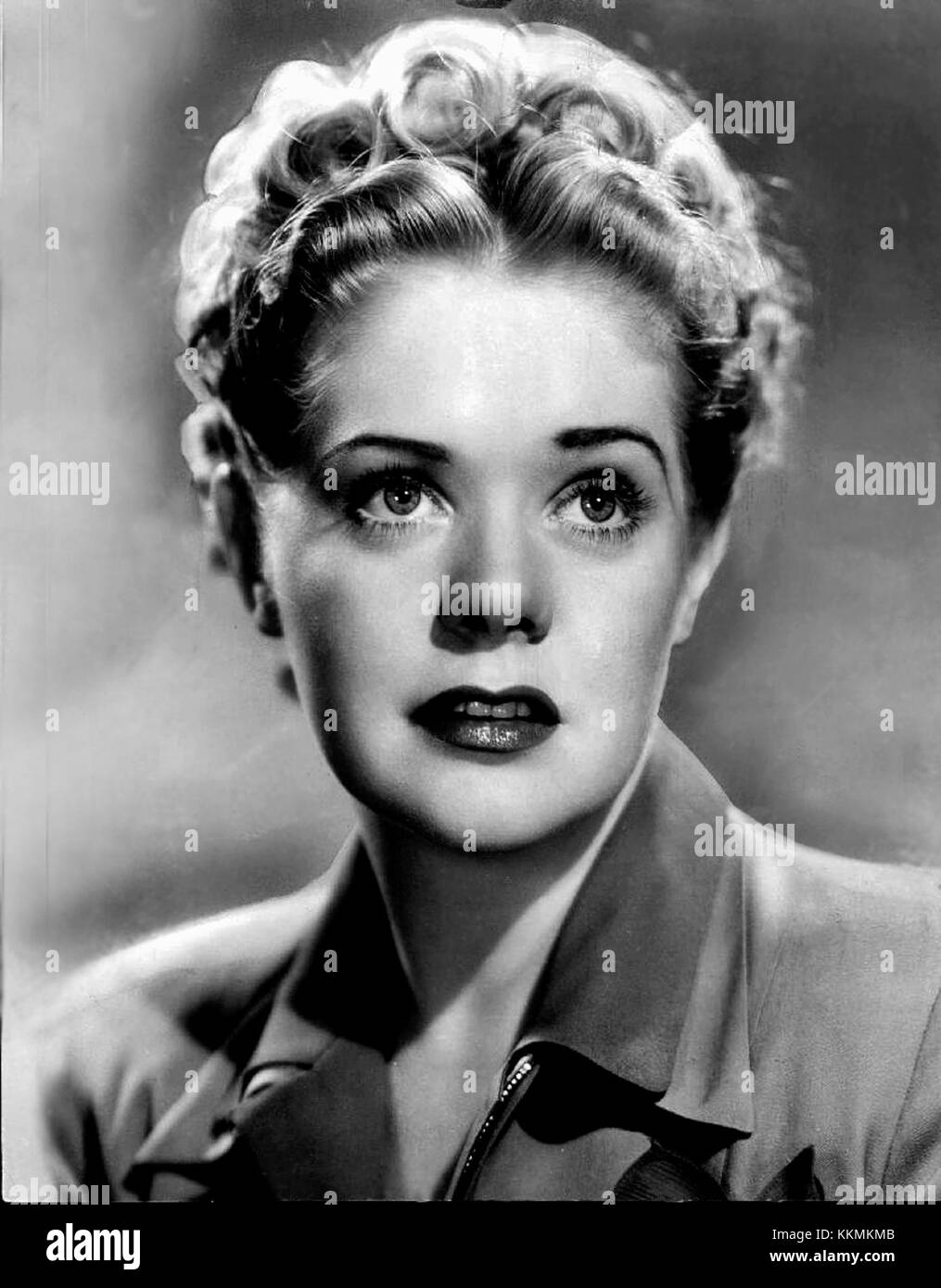 Alice Faye war eine US-amerikanische Schauspielerin und Sängerin, die in den 1940er Jahren populär war Bekannt für ihre Rollen in Musikfilmen wurde Faye während des Goldenen Zeitalters des Kinos zu einer prominenten Figur in Hollywood. Sie ist bekannt für ihr Gesangstalent und ihre charismatischen Auftritte. Stockfoto