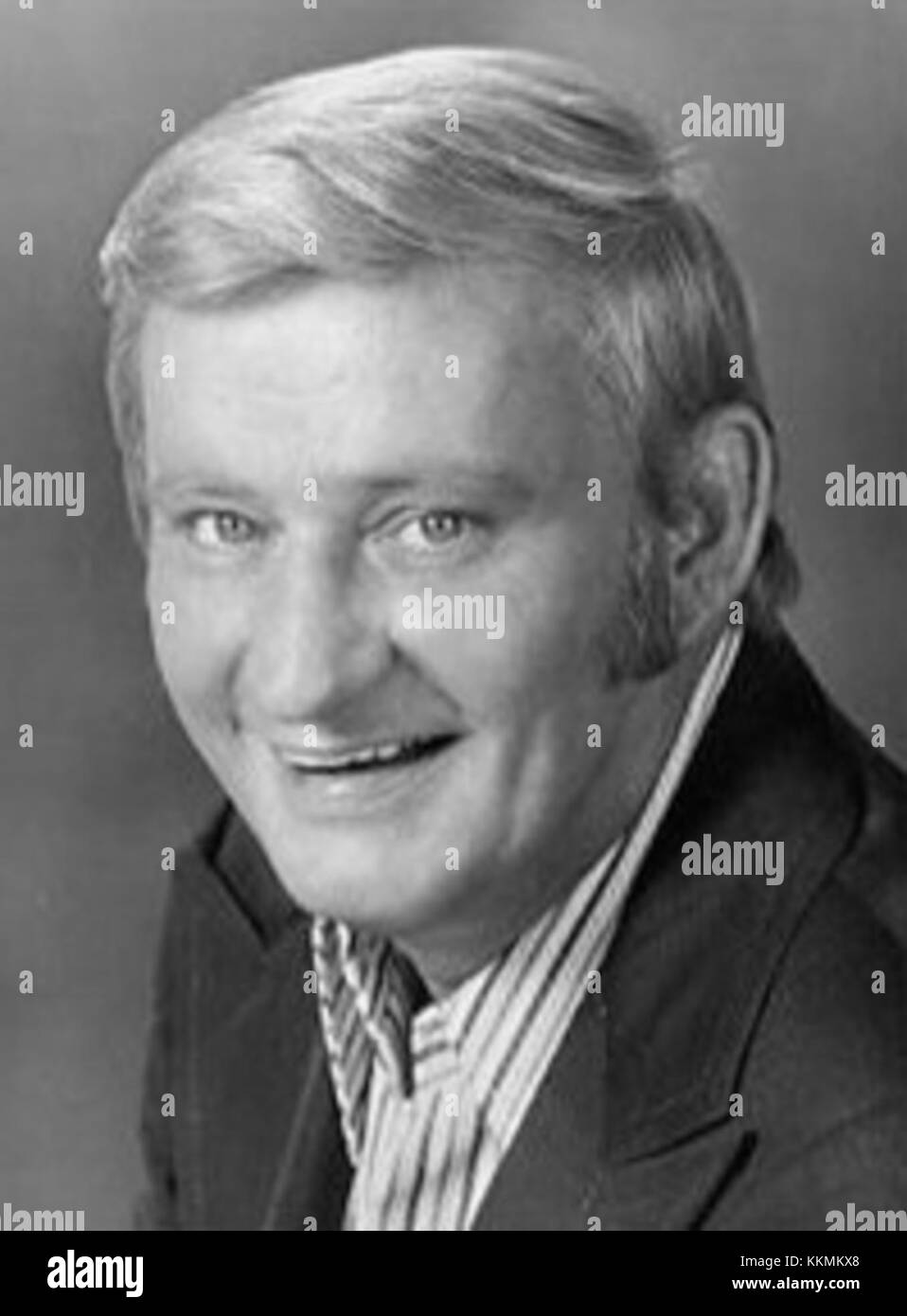 Dave Madden war ein Schauspieler und Komiker, der vor allem für seine Rolle in der Fernsehserie *The Partridge Family* der 1970er Jahre bekannt war. Seine Karriere erstreckte sich über mehrere Jahrzehnte und leistete bemerkenswerte Beiträge für Fernsehen und Comedy. Stockfoto