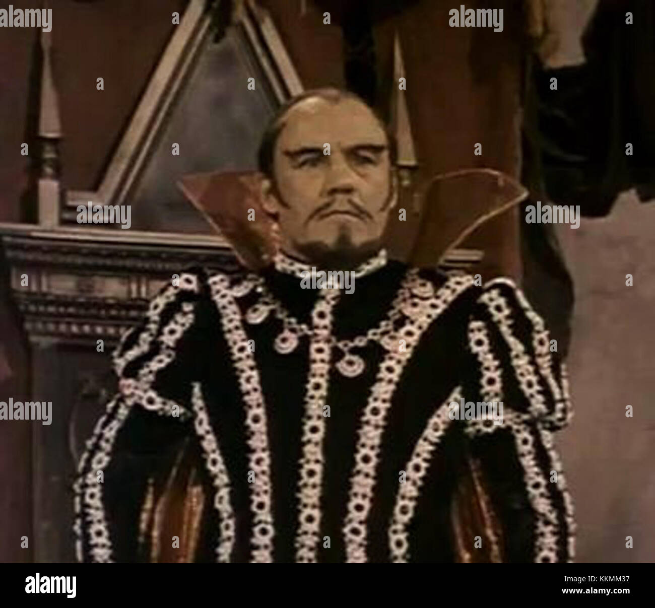 Dieser Trailer zeigt den Schauspieler Torin Thatcher in seiner Rolle für den Film *Jack the Giant Killer* aus dem Jahr 1962. Der Film mit Fantasy-Elementen erzählt die Geschichte eines jungen Mannes, der gegen Riesen kämpft, um eine Prinzessin zu retten. Torin Thatcher spielt eine Schlüsselrolle im Film und trägt zu seinen mythologischen Themen bei. Stockfoto