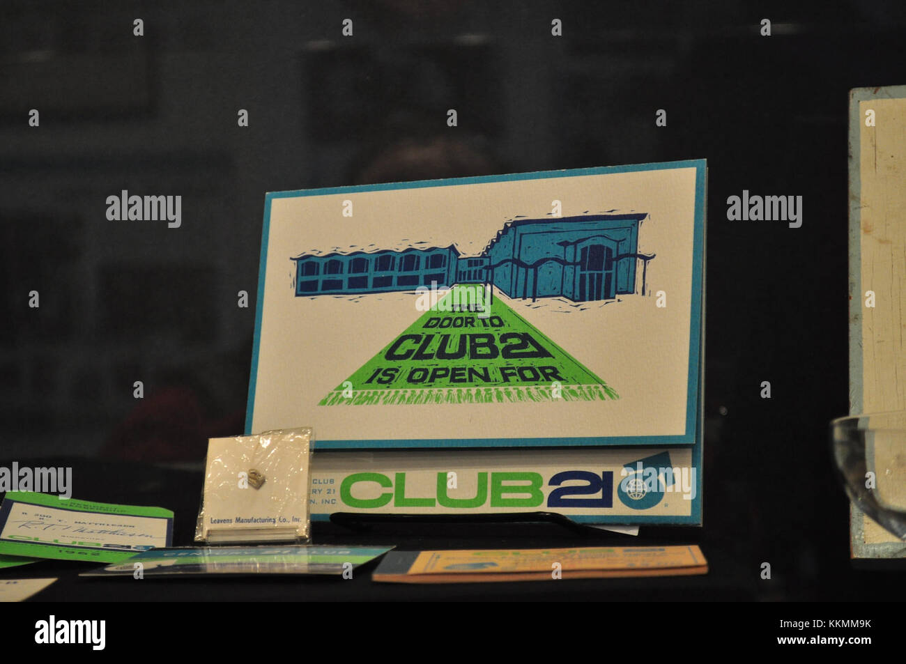 Der Club 21 Pass für die Century 21 Exposition, eine Weltausstellung, die 1962 in Seattle stattfand, ist ein symbolisches Element, das den Zugang zu der legendären Veranstaltung darstellt, die Wissenschaft, Technologie und Innovation zelebriert. Stockfoto
