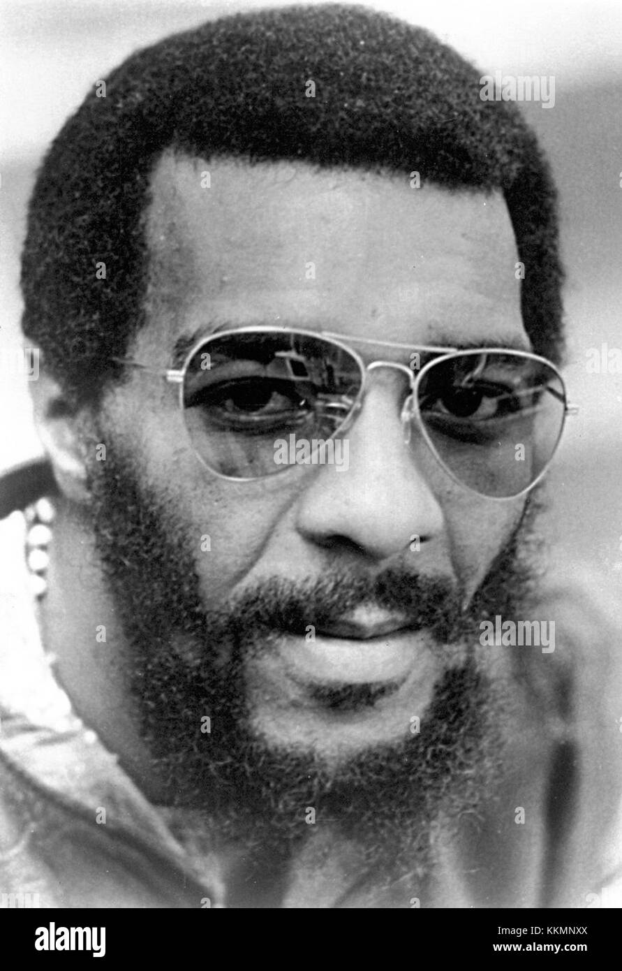 Richie Havens, ein US-amerikanischer Singer-Songwriter, ist 1974 auf einem Foto abgebildet, das seine musikalische Karriere und künstlerische Persönlichkeit während dieser Zeit widerspiegelt. Stockfoto