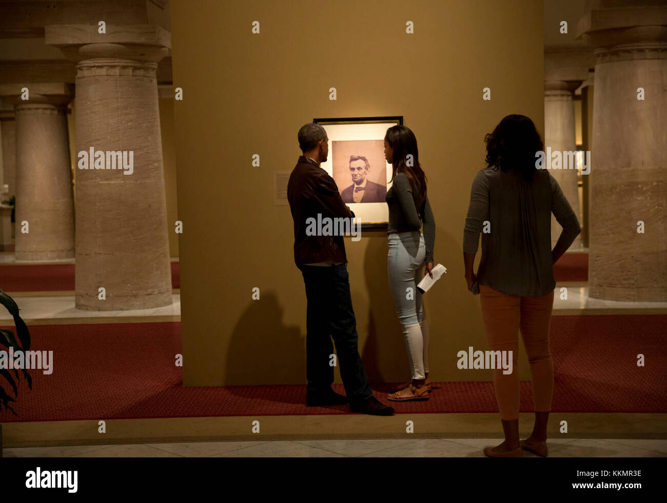 Sept. 14, 2014 "Der Präsident, die erste Dame, und die Tochter Malia anzeigen ein Porträt von Abraham Lincoln während die National Portrait Gallery und das Smithsonian American Art Museum in Washington besuchen, d. c.' Stockfoto