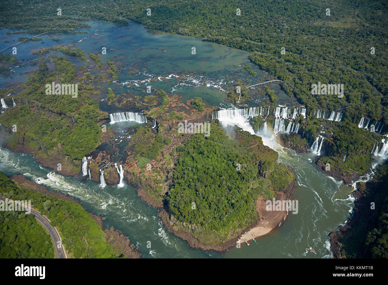 Argentinische Seite der Iguazu-Fälle, an der Grenze zu Brasilien - Argentinien, Südamerika - Luftaufnahme Stockfoto