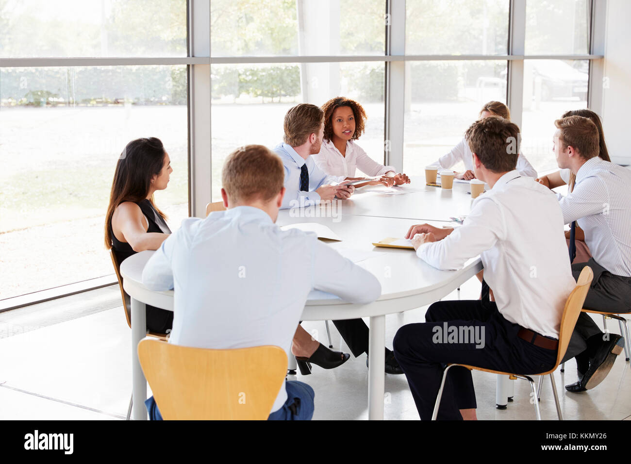 Junge Geschäftsfrau Vorsitz ein Business Team Meeting Stockfoto