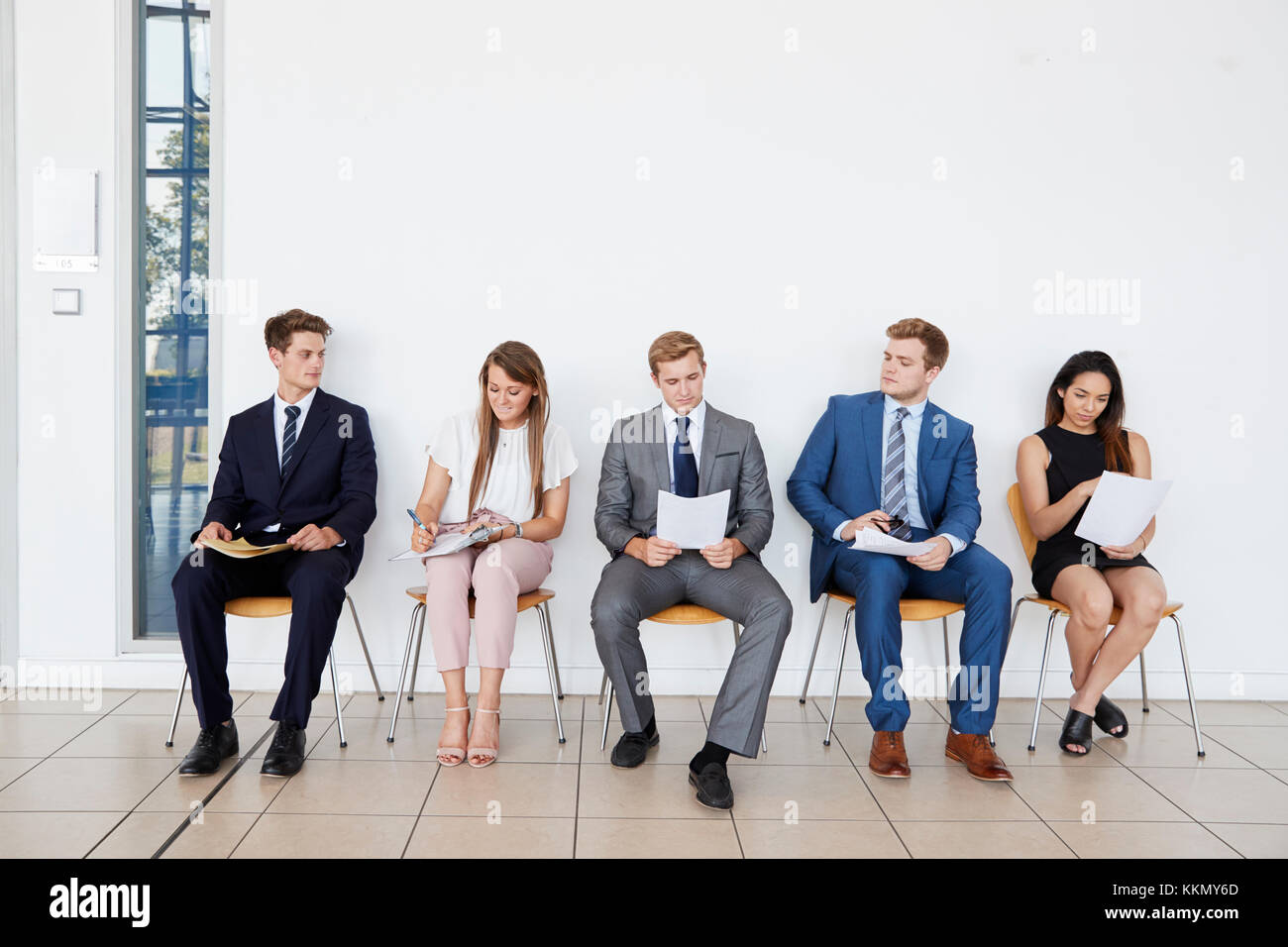 Kandidaten warten auf Job Interviews, volle Länge, vorne Stockfoto