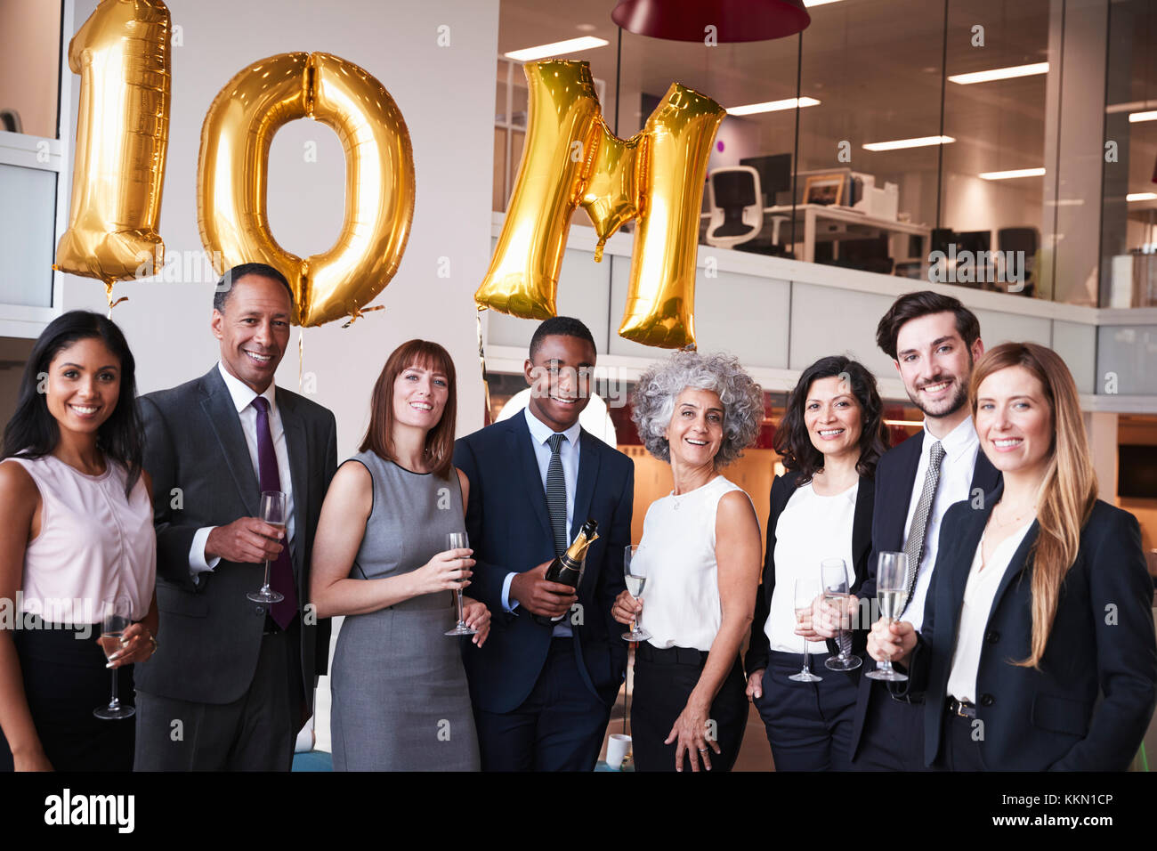 Business Leute feiern Konferenz Ziel im Büro Stockfoto