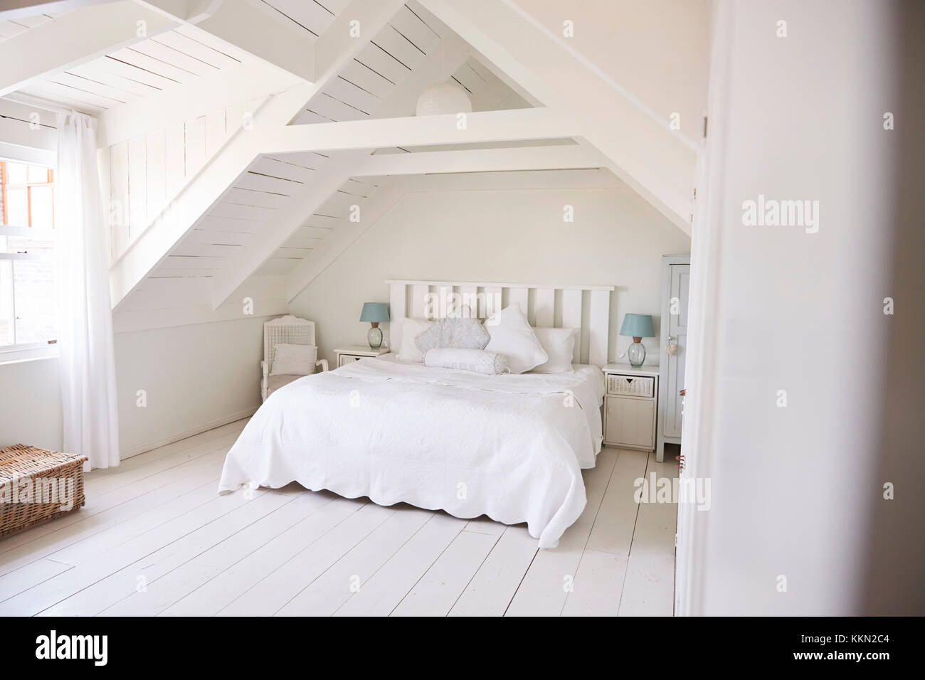 Innenansicht mit schönen hellen und luftigen Schlafzimmer Stockfoto