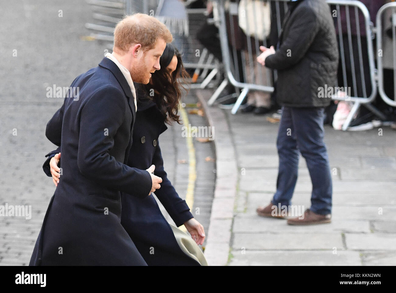 Prinz Harry und Meghan Markle anreisen, für einen Besuch in der Zeitgenössischen in Nottingham, Nottingham, Terrence Higgins Trust Welt-AIDS-Tag liebe Messe auf ihrem ersten offiziellen Engagement zusammen zu besuchen. Stockfoto