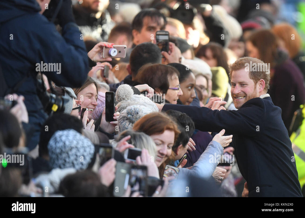 Prinz Harry anreisen, für einen Besuch in der Zeitgenössischen in Nottingham, Nottingham, Terrence Higgins Trust Welt-AIDS-Tag liebe Messe auf ihrem ersten offiziellen Engagement zusammen zu besuchen. Stockfoto
