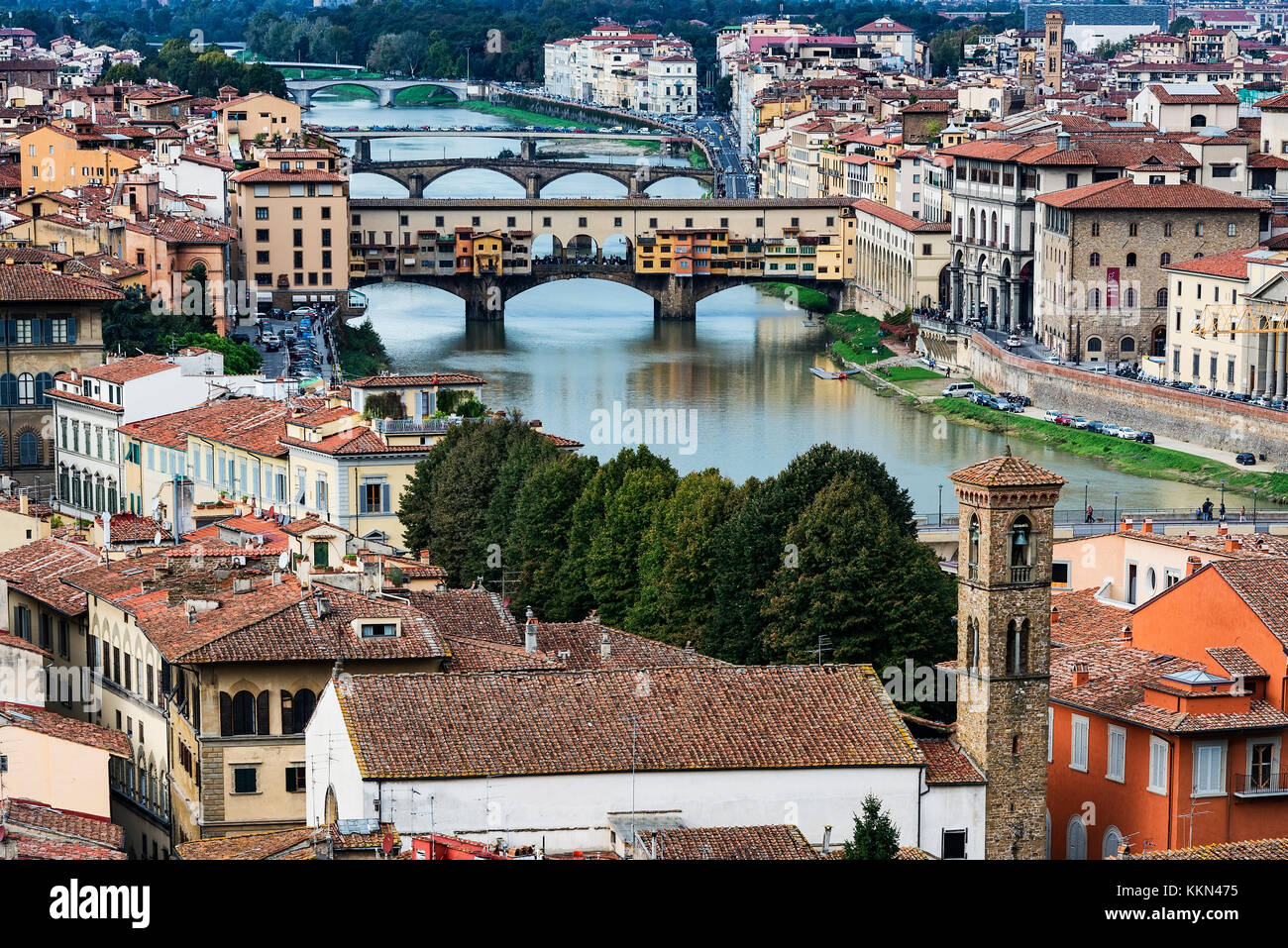 Blick auf die Stadt und den Fluss Arno, Florenz, Italien. Stockfoto