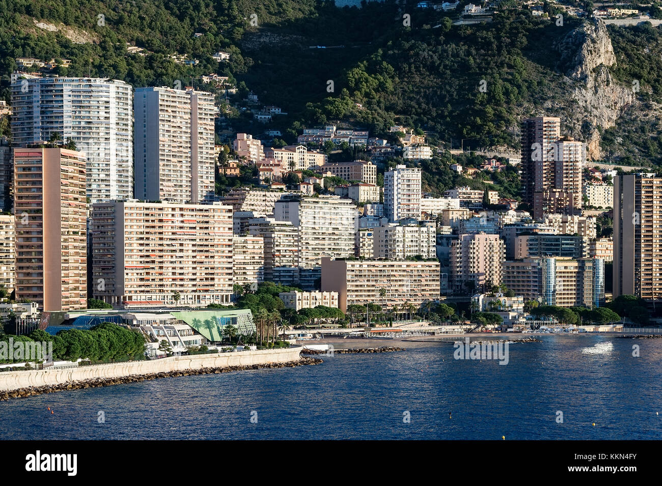 Monaco Küstenlinie und Architektur. Stockfoto