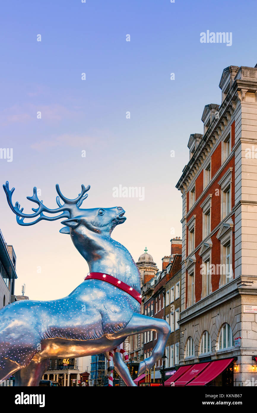 Grossbritannien, England, London, Covent Garden für Weihnachten dekoriert Stockfoto