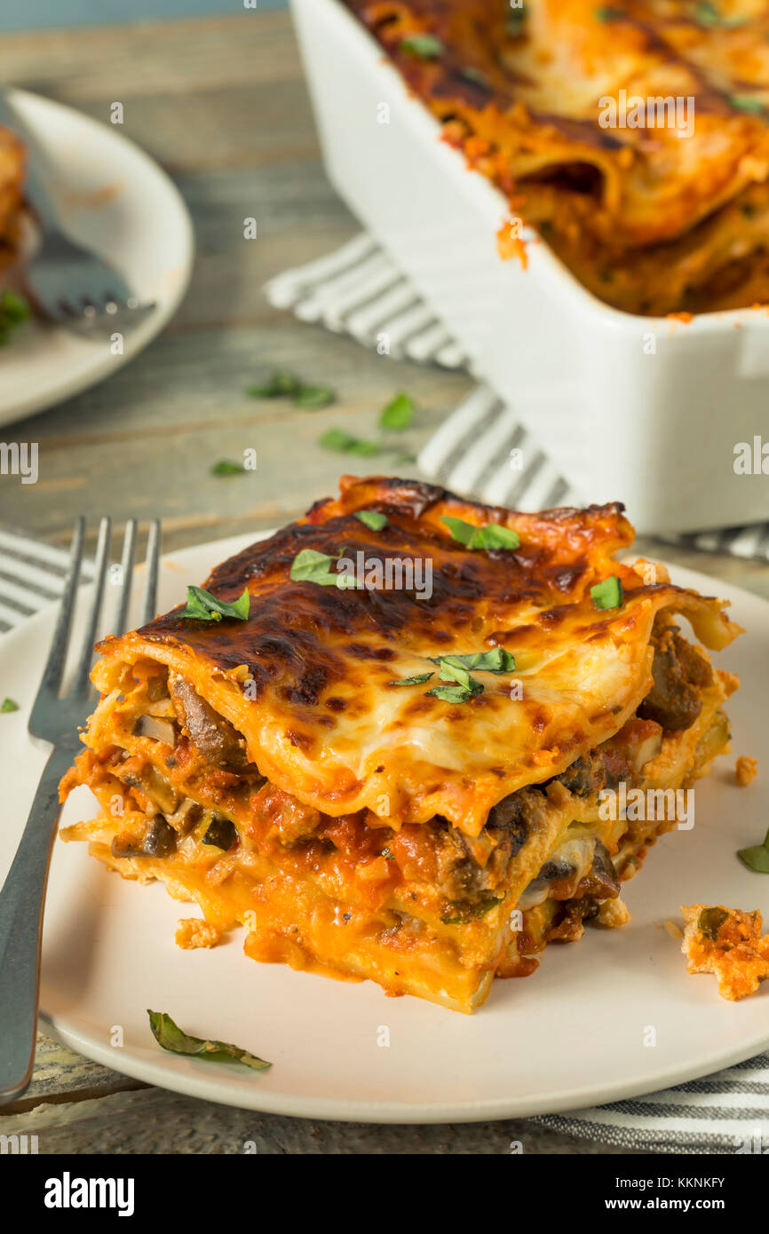 Herzhafte hausgemachte italienische Rindfleisch Lasagne mit Käse und Sauce Stockfoto