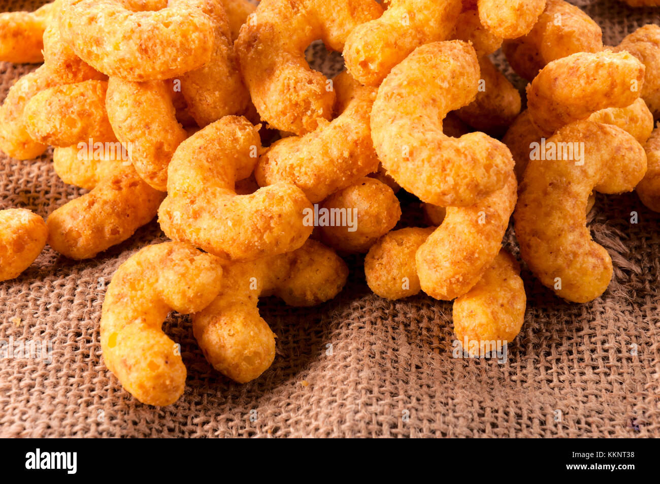 Puffed Käse und Erdnüsse Kinder Snacks Stockfoto