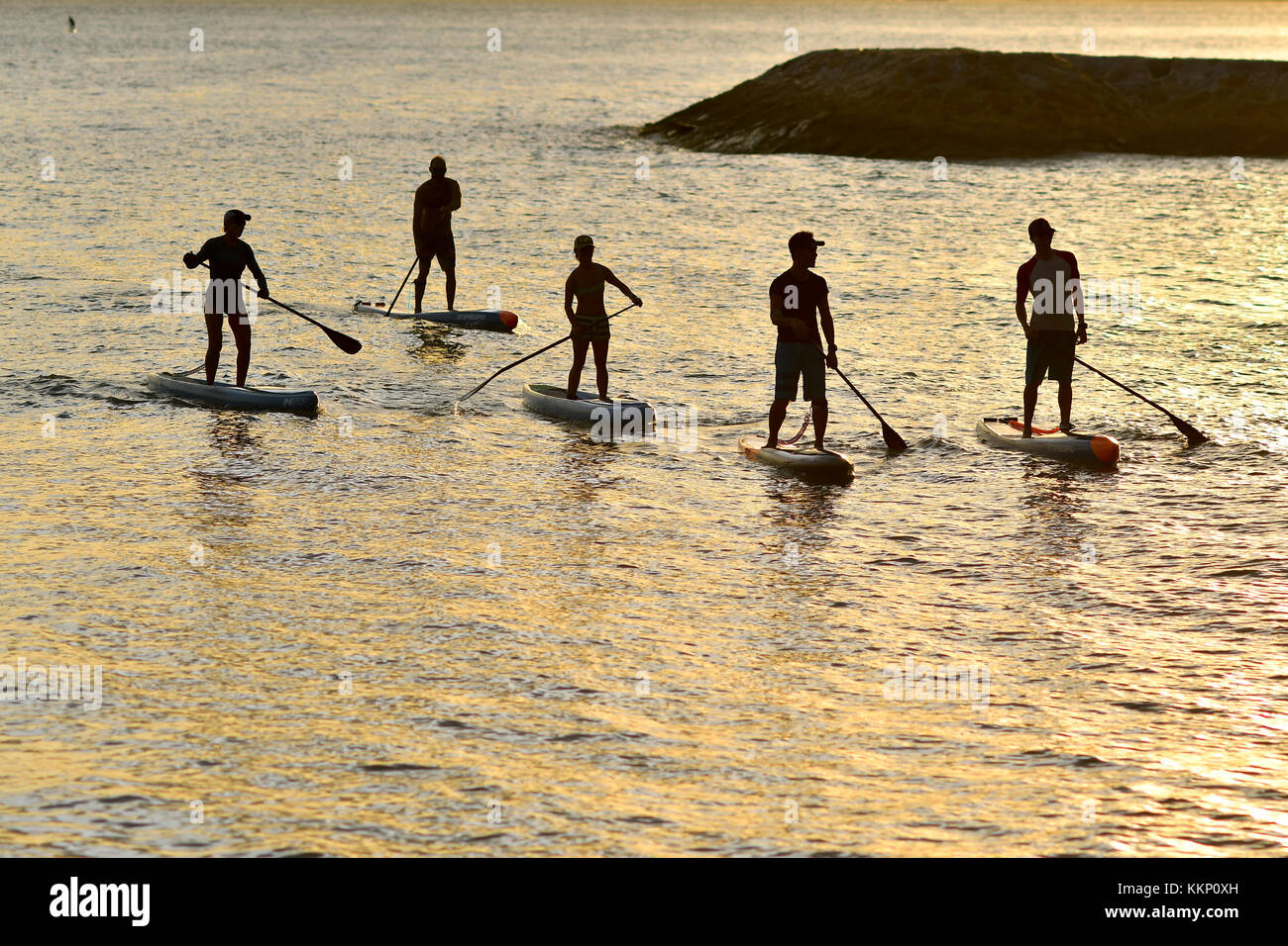 Stand Up Paddle Surfing und Stand up Paddle Boarding (SUP) Stockfoto