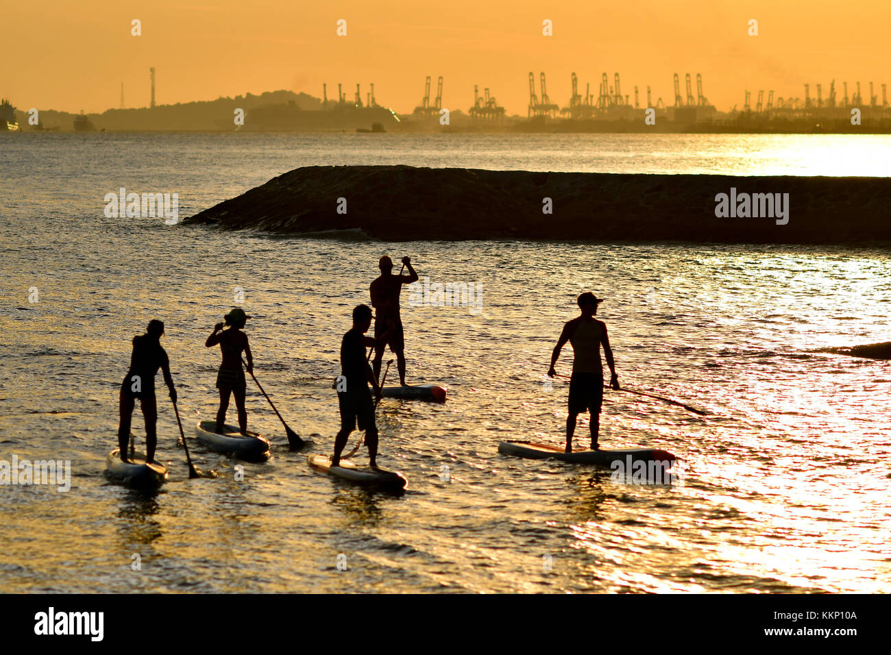 Stand Up Paddle Surfing und Stand up Paddle Boarding (SUP) Stockfoto