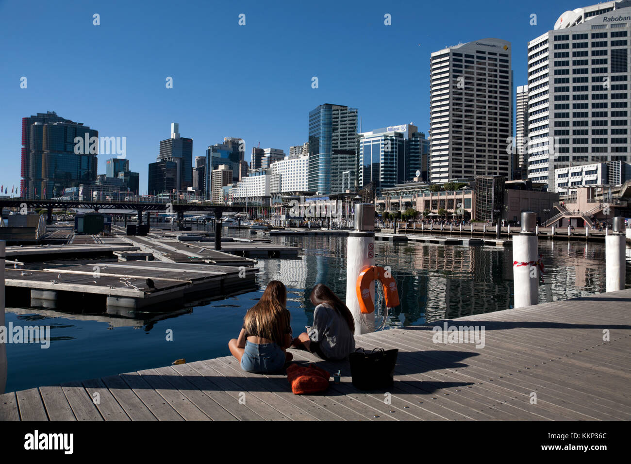 Jugendmädchen Darling Harbour Sydney New South Wales Australien Stockfoto