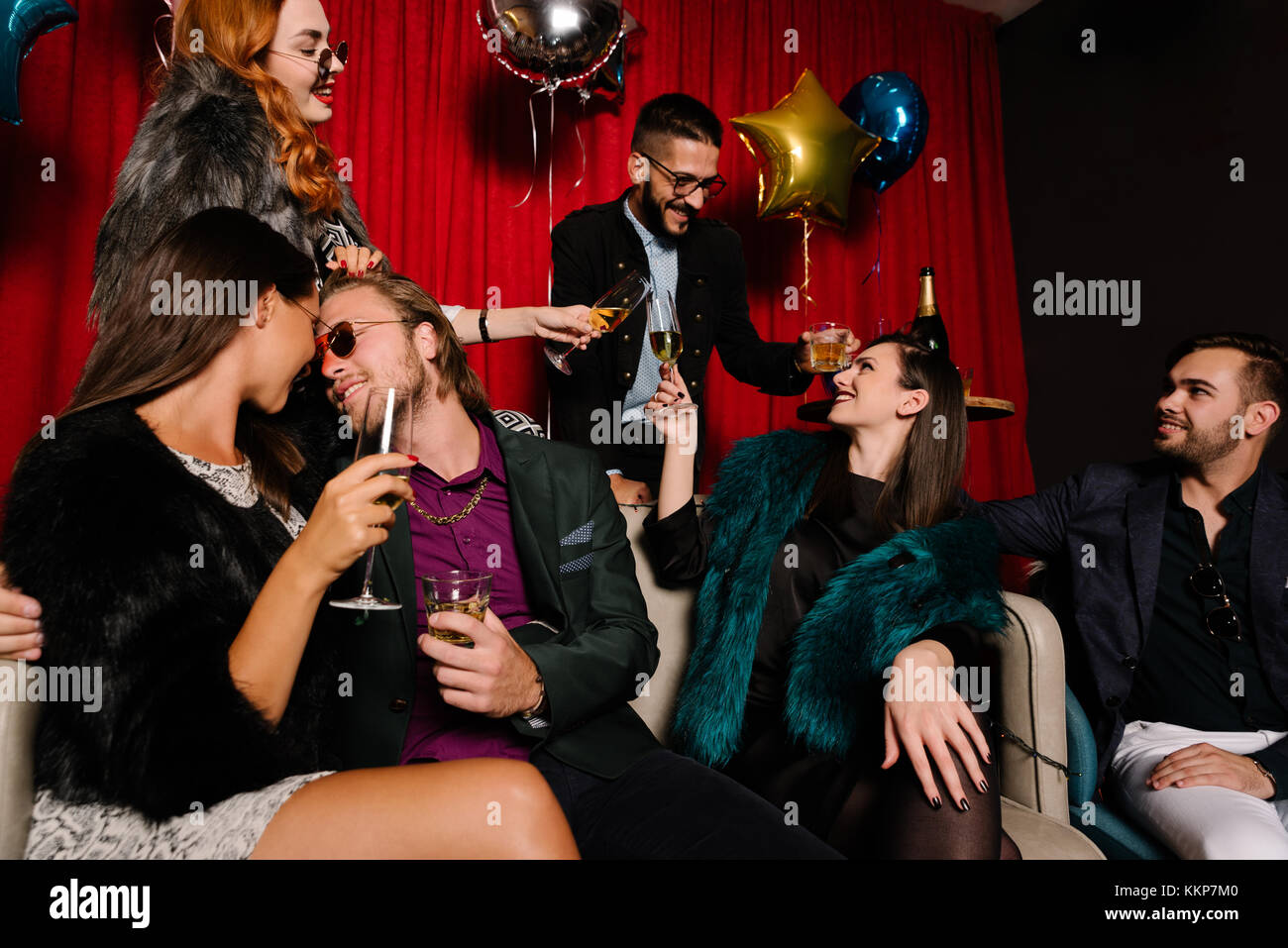 Liebe auf den ersten Blick an einer Partei Stockfoto