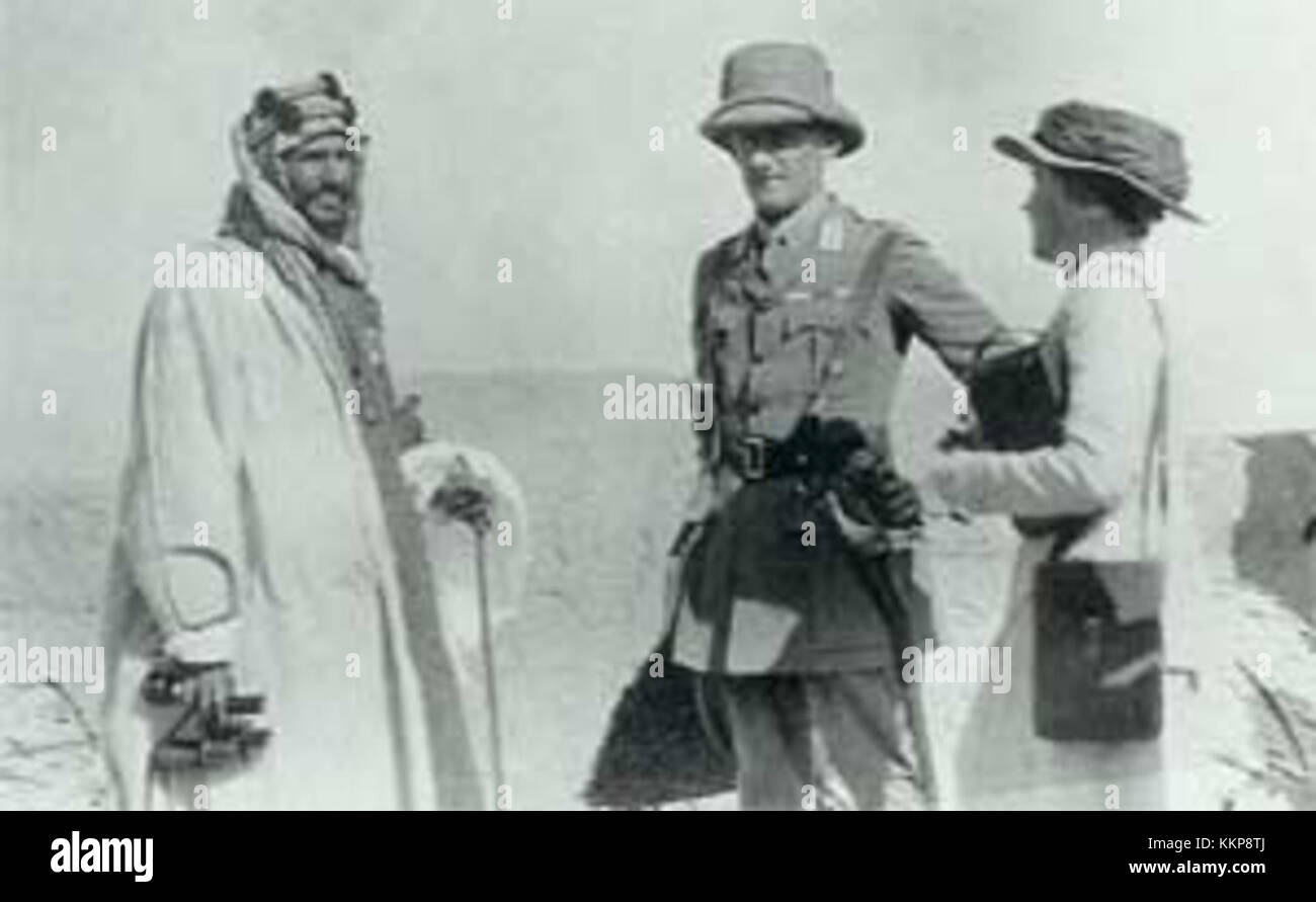 Ein Bild oder eine Referenz, in der Ibn Saud, der Gründer von Saudi-Arabien, und Cox involviert sind, möglicherweise in Bezug auf ein wichtiges historisches Treffen oder Ereignis. Stockfoto