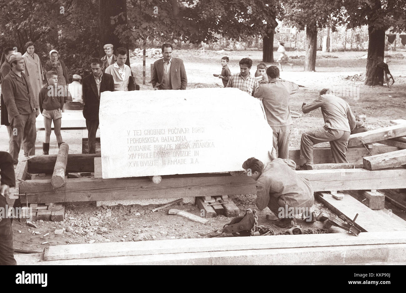 Das 1961 erbaute Denkmal für gefallene Soldaten in Slovenj Gradec, Slowenien, erinnert an die Opfer der Schlacht. Stockfoto
