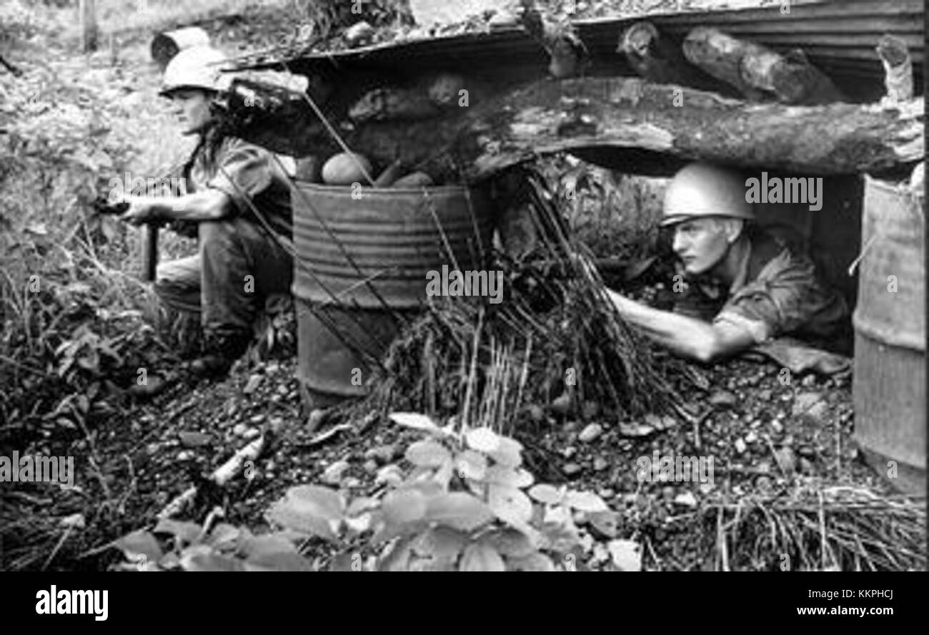 Während der Kongo-Krise (1960–1965) waren schwedische Soldaten Teil der UN-Friedenstruppen in der Demokratischen Republik Kongo. Sie trugen zur Aufrechterhaltung der Ordnung in den politischen Umbrüchen bei, was Schwedens Engagement für internationale Friedenssicherungsbemühungen während des Kalten Krieges widerspiegelt. Stockfoto