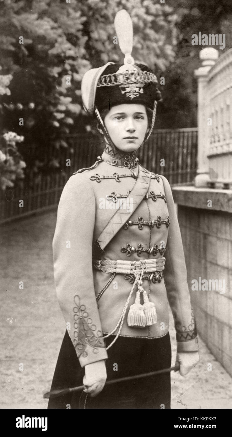 Olga uniformisban bezieht sich auf eine bestimmte Art von Uniform, die möglicherweise von einer historischen oder militärischen Gruppe getragen wird. Der Begriff könnte auf einen unverwechselbaren Stil oder ein unverwechselbares Design hinweisen, wobei für eine vollständige Erläuterung weiterer Kontext erforderlich wäre. Stockfoto Olga uniformisban bezieht sich auf eine bestimmte Art von Uniform, die möglicherweise von einer historischen oder militärischen Gruppe getragen wird. Der Begriff könnte auf einen unverwechselbaren Stil oder ein unverwechselbares Design hinweisen, wobei für eine vollständige Erläuterung weiterer Kontext erforderlich wäre. Stockfoto