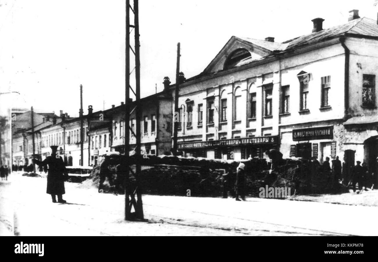 Barrikaden auf der Kommunarov Straße Stockfoto
