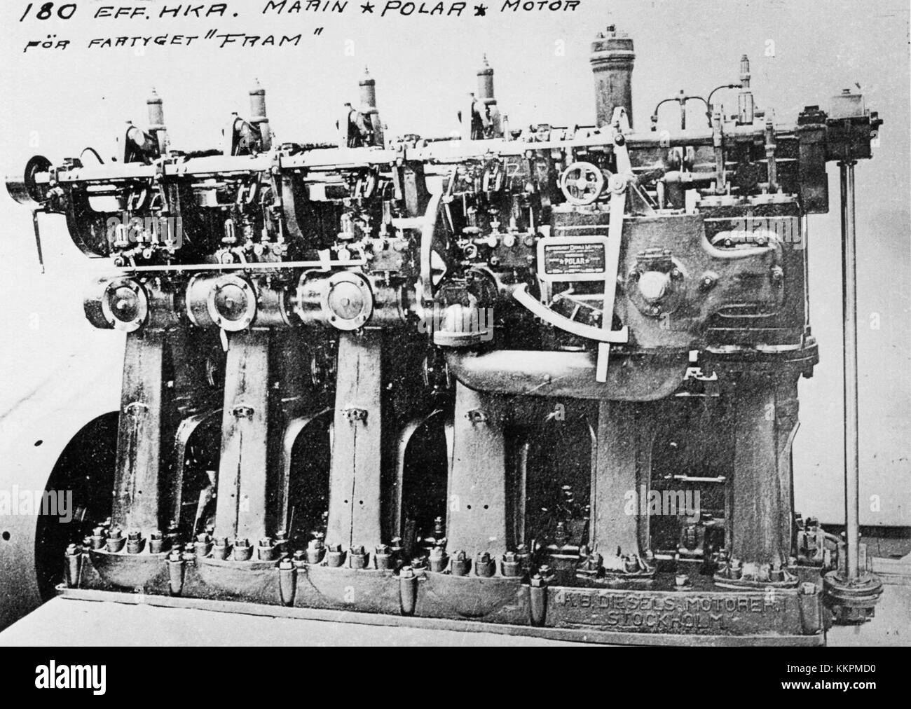 Frams Polardiesel ist ein Dieselmotor, der für extreme Kälte entwickelt wurde und häufig auf arktischen und antarktischen Expeditionen eingesetzt wird. Der Motor ist so konstruiert, dass er niedrigen Temperaturen und rauen Umgebungen standhält. Stockfoto