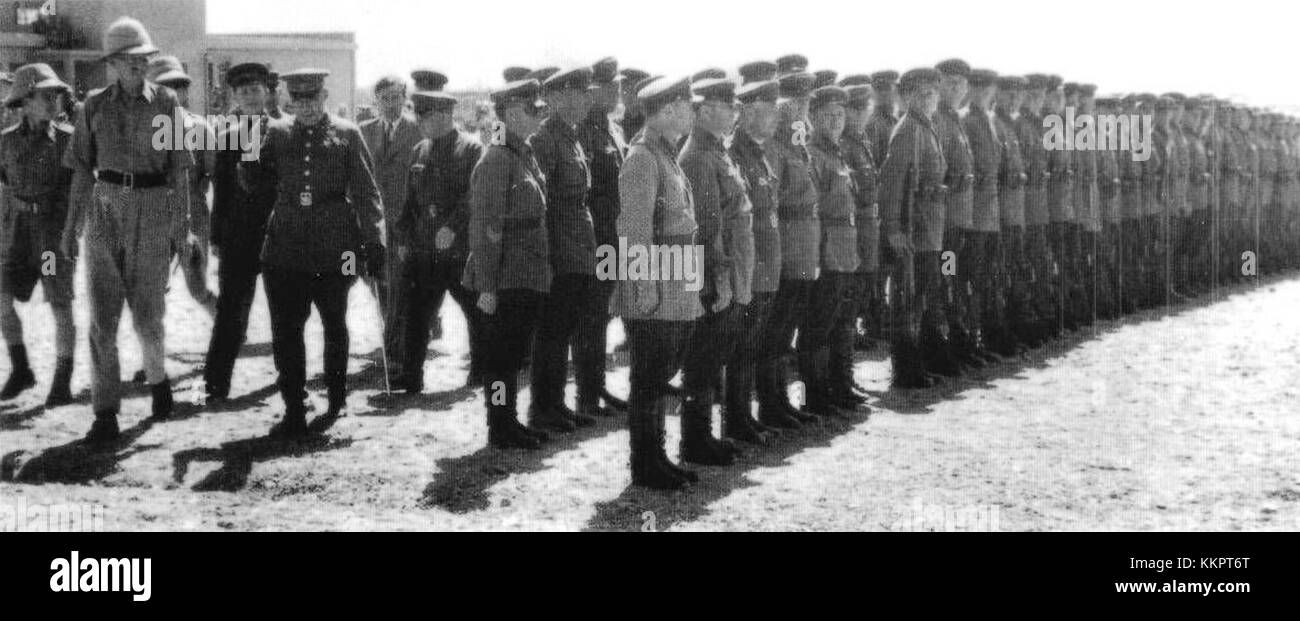 Die Vorbereitungen für die gemeinsame russisch-britische Militärparade in Teheran zeigen die Zusammenarbeit zwischen der Sowjetunion und dem Vereinigten Königreich während des Zweiten Weltkriegs. Die Parade wurde als Zeichen der Stärke und Einheit zwischen den beiden Nationen durchgeführt, die gegen Nazi-Deutschland verbündet waren. Soldaten aus beiden Nationen nahmen an der Veranstaltung Teil und unterstrichen die internationale Zusammenarbeit im Kampf gegen die Achsenmächte. Stockfoto