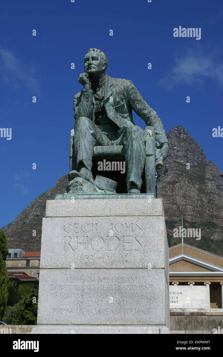 Die Statue von Cecil Rhodes an der Universität Kapstadt in Südafrika wurde wegen ihrer kontroversen Assoziation mit dem Kolonialismus zum Thema der Debatte. Sie wurde 2015 nach Studentenprotesten entfernt. Stockfoto