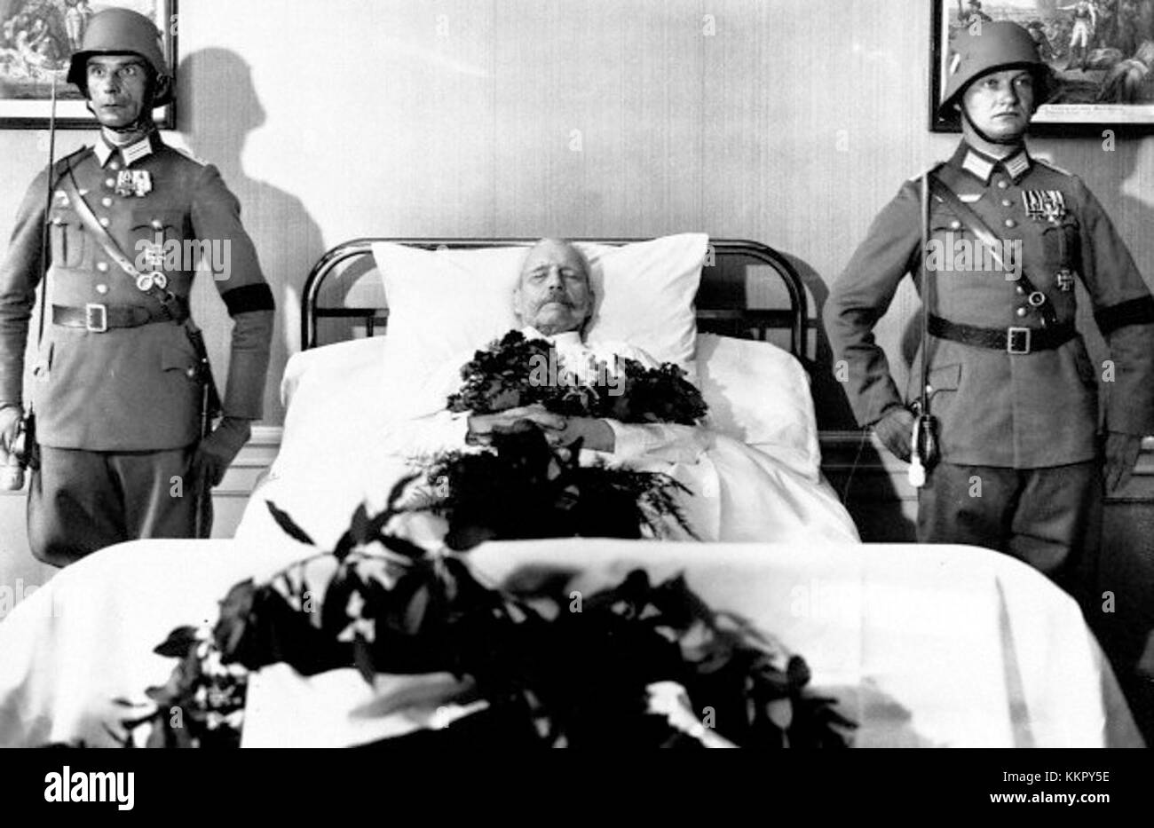 Die Hindenburger Katastrophe war ein tragisches Ereignis im Jahr 1937, als der deutsche zeppelin LZ 129 Hindenburg beim Landungsversuch Feuer fing. Die Katastrophe führte zum Verlust von 36 Menschenleben und markierte das Ende der Ära der Luftschifffahrt. Stockfoto