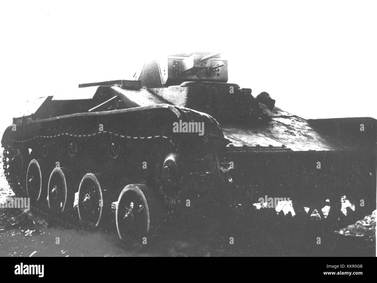 Der T-60 ist ein sowjetischer Leichtpanzer, der während des Zweiten Weltkriegs eingesetzt wurde. Er ist mit dem Raketensystem Malyutka ausgestattet und wurde für Aufklärung und taktische Unterstützung entwickelt. Es repräsentiert die frühe sowjetische Panzertechnik. Stockfoto