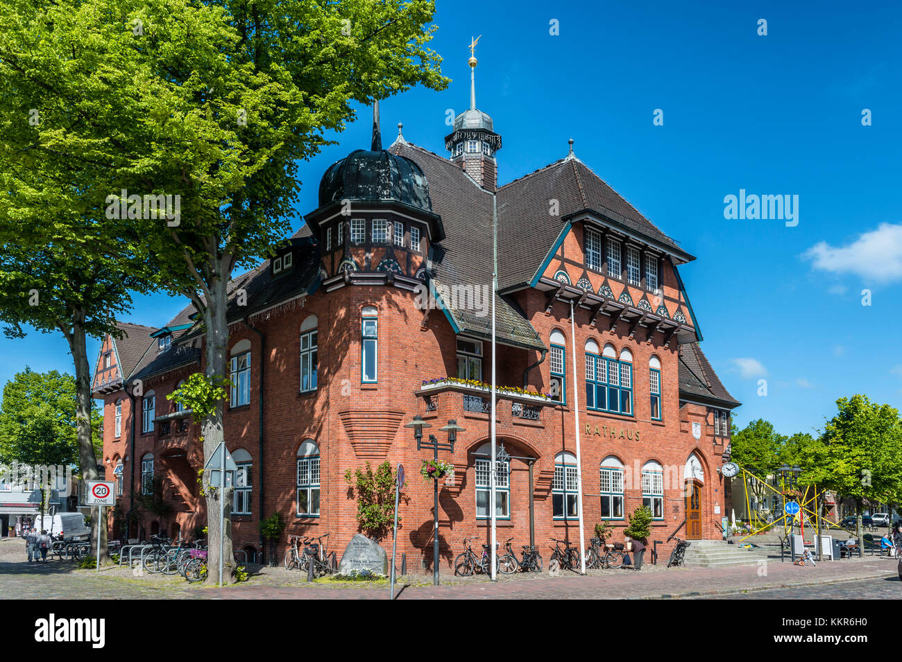 Burg auf Fehmarn, SchleswigHolstein, Rathaus auf dem Marktplatz von