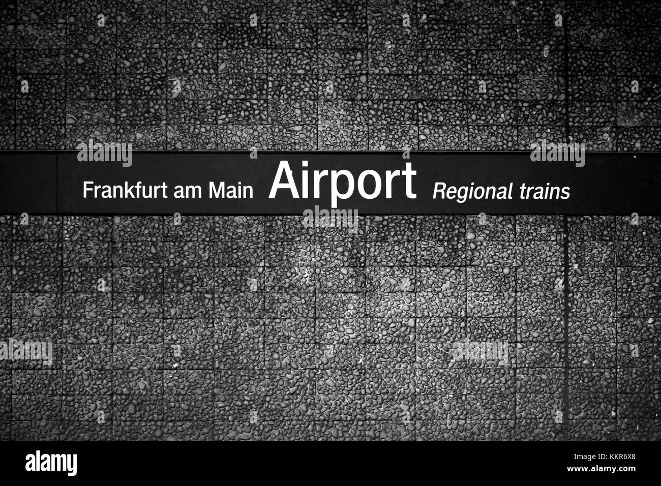 Zeichen des Vogels Frankfurt am Main - Flughafen - Regionalzüge, Stockfoto
