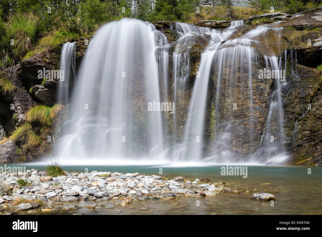 Die Wasserfälle des Flusses Devero an Devero ai Ponti, Alpe Devero, Antigorio Tal, Piemont, Italien. Stockfoto