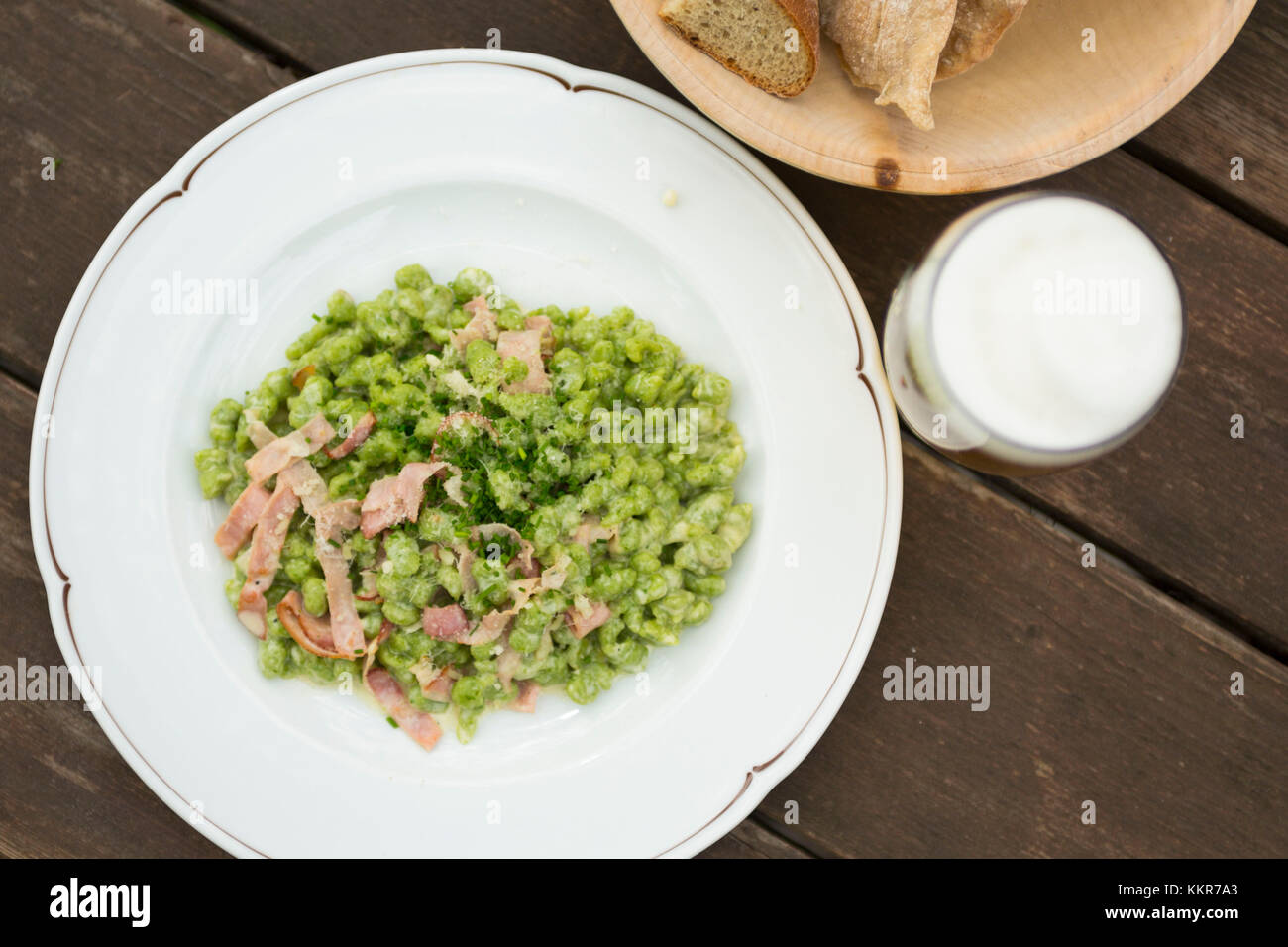 Immer noch leben Der spätzle, ein traditionelles Essen aus Südtirol, Provinz Bozen, Trentino-Südtirol, Italien Stockfoto