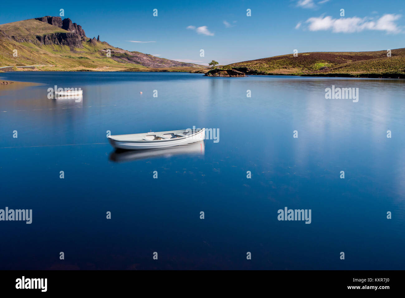 Alter Mann von storr, Isle of Skye, Schottland im Abstand mit Loch Fada und Landschaft Stockfoto