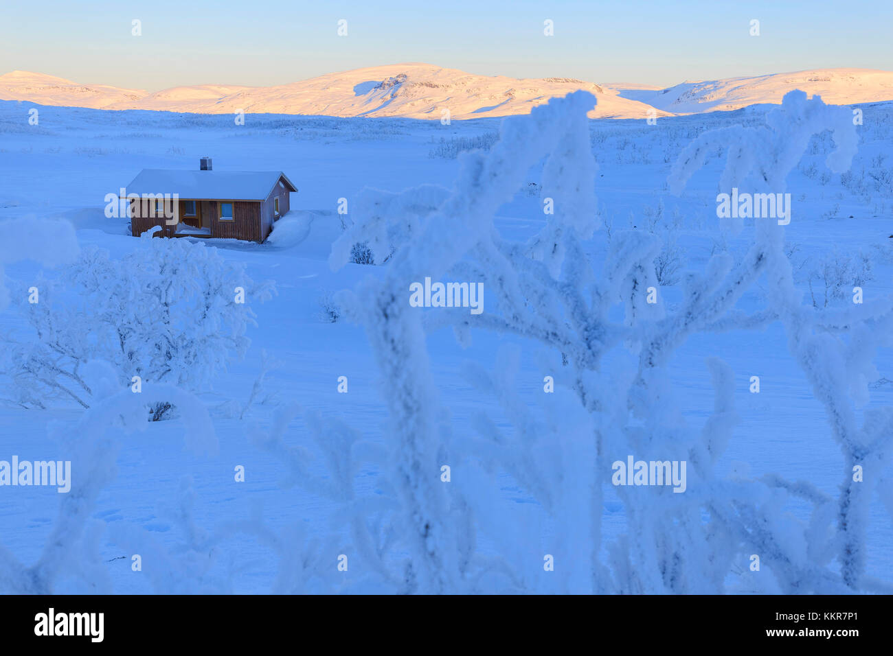 Unbewohnten Haus in der Wildnis von Schwedisch Lappland. Norbottens Riskgransen, Ian, Lappland, Schweden, Europa Stockfoto