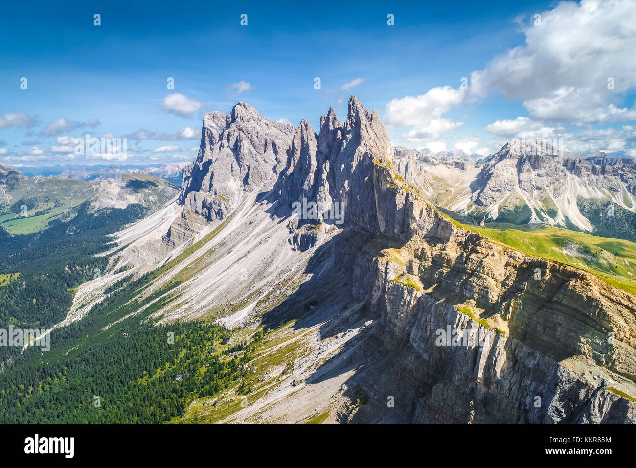 Erhöhte Ansicht, von der Seceda Berg, auf die Geisler Berge, Naturpark Puez-Geisler Naturpark, Trentino-Südtirol, Italien Stockfoto