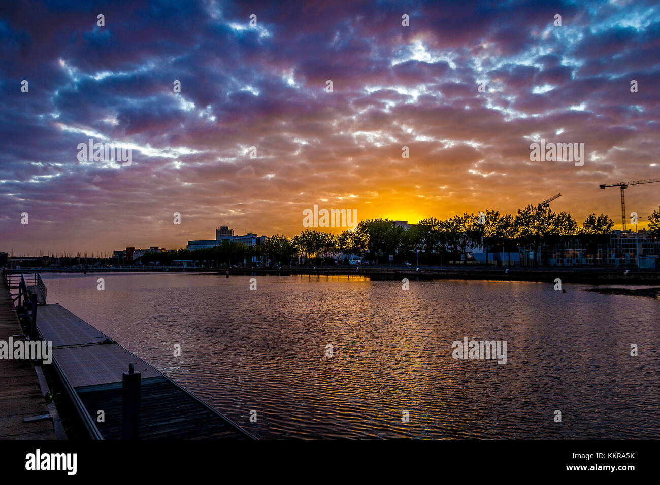 Sonnenuntergang am Hafen von Le Havre in der Normandie, Frankreich Stockfoto