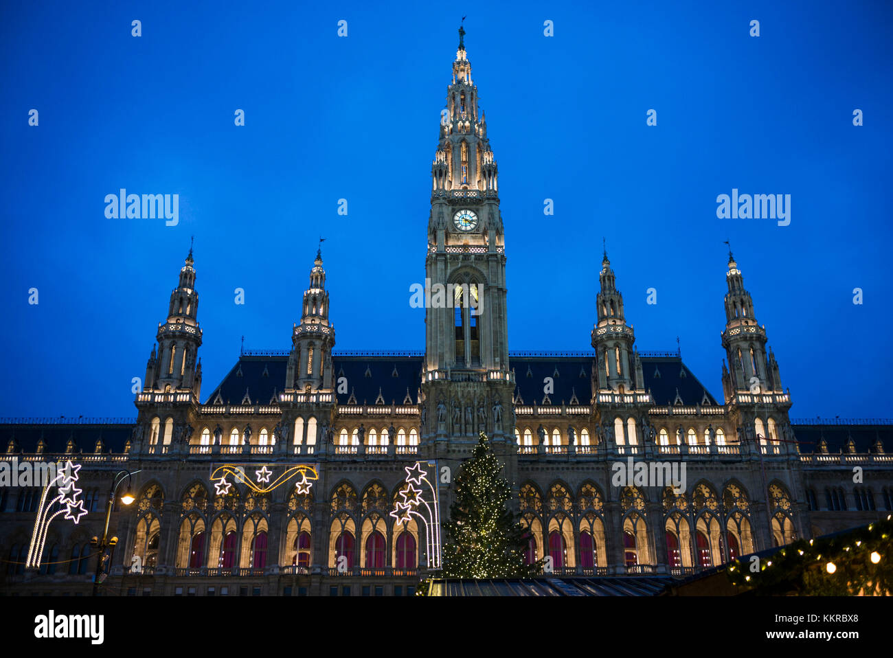 Österreich, Wien, Rathaus, Rathaus, Weihnachtszeit Stockfoto