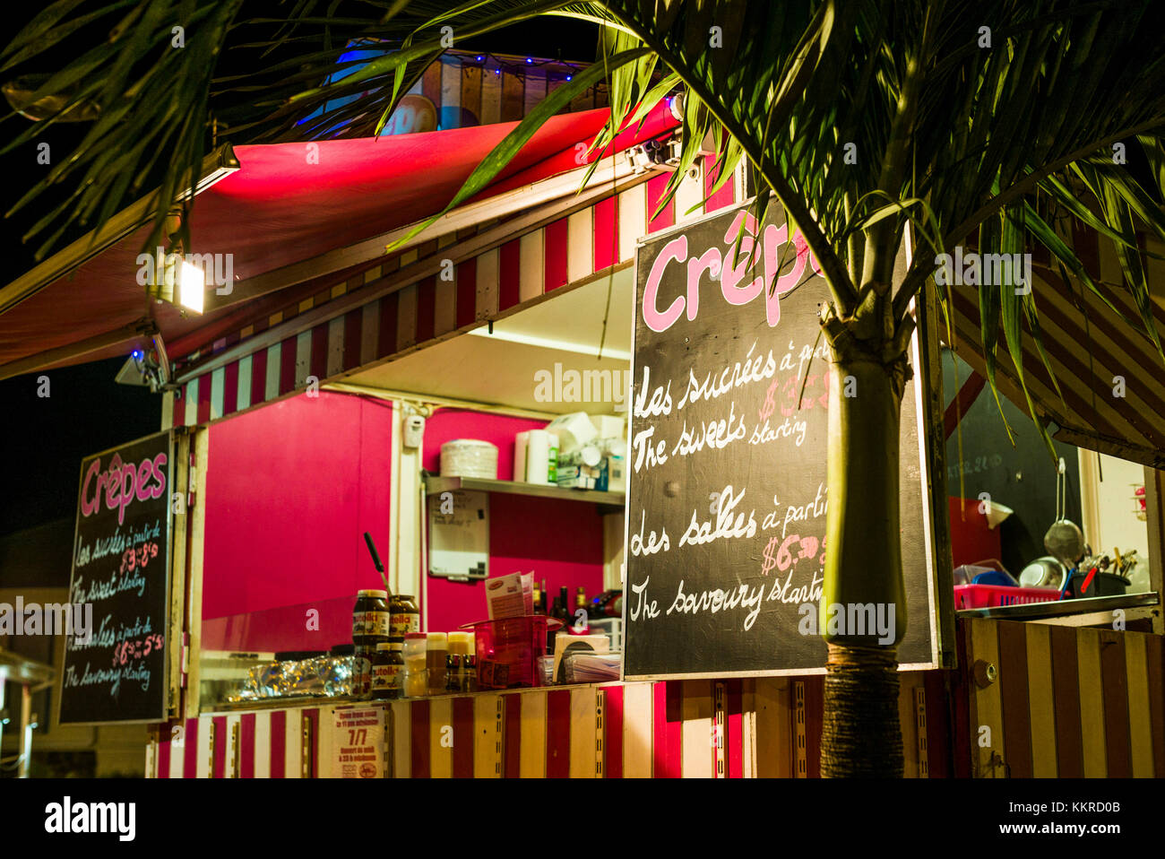 Französische Antillen, St-Martin, Grand Case, Gourmet Hauptstadt der Karibik, essen Lkw sellling Crepes, Abend Stockfoto