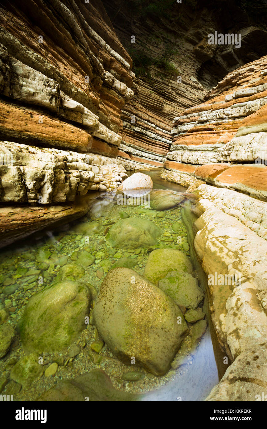 Brent de l Kunst, eine eindrucksvolle Schlucht durch die tausendjährige Kraft von Wasser erodiert, Provinz Belluno, Venetien, Italien Stockfoto