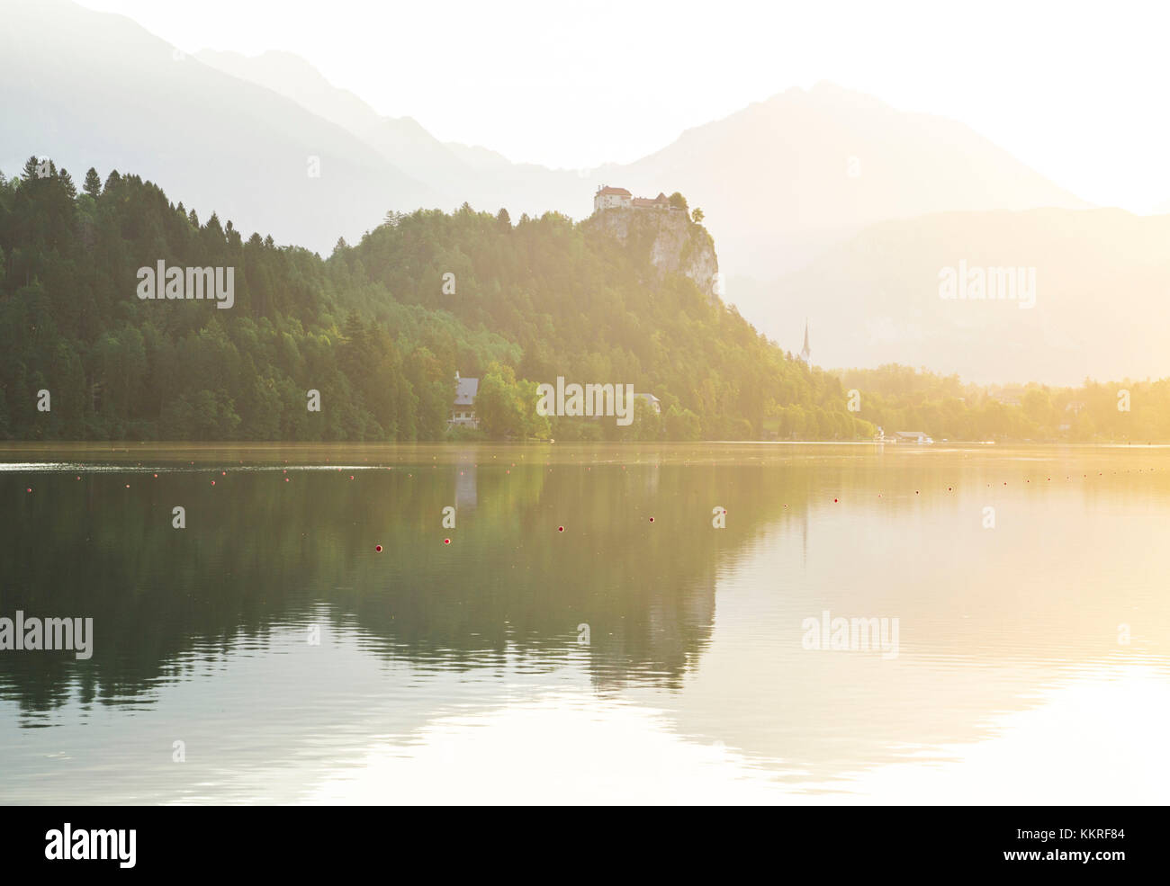 Die CBled Schloss und See von Bled bei Sonnenaufgang. Bled, Obere Krainer region, Slowenien. Stockfoto