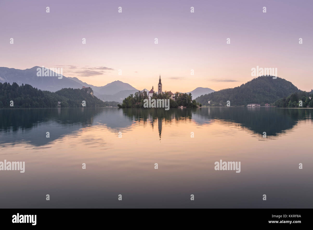 Bleder Insel und See von Bled entfernt. Bled, Obere Krainer region, Slowenien. Stockfoto
