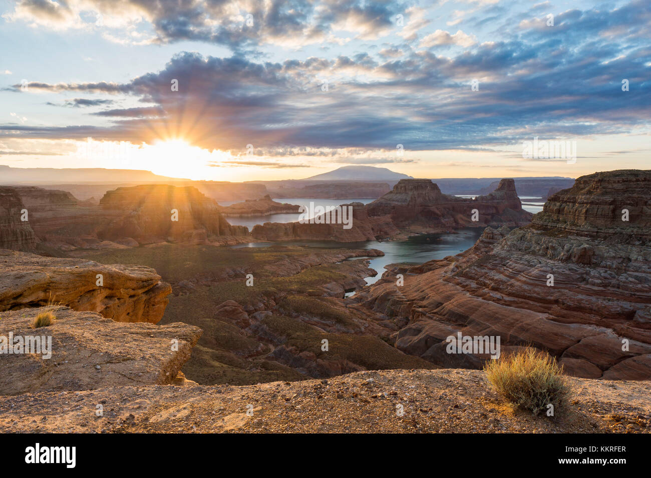 Sonnenaufgang am alstrom Point, Lake Powell, Glen Canyon National Recreation Area, Seite, zwischen Arizona und Utah, USA Stockfoto
