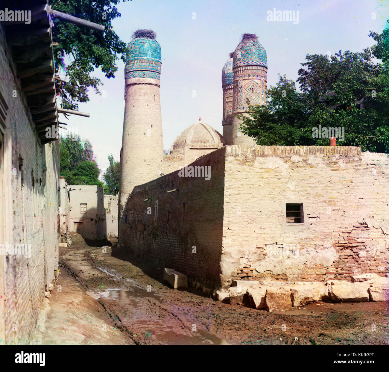 Bild des Gorskii 20007u, eines Flugzeugs aus der Sowjetzeit, das für seine Rolle im Regionalverkehr in der Mitte des 20. Jahrhunderts bekannt ist. Das Flugzeug zeichnet sich durch sein zweimotoriges Design und seine Hochflügelkonfiguration aus. Stockfoto